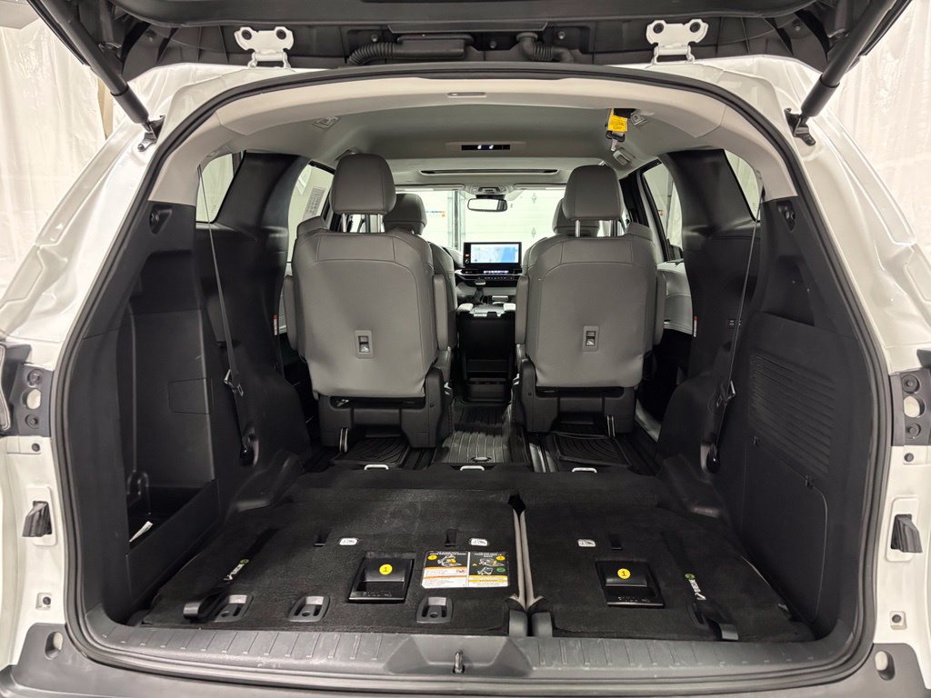 Used 2025 Toyota Sienna XLE AWD/4WD image 51