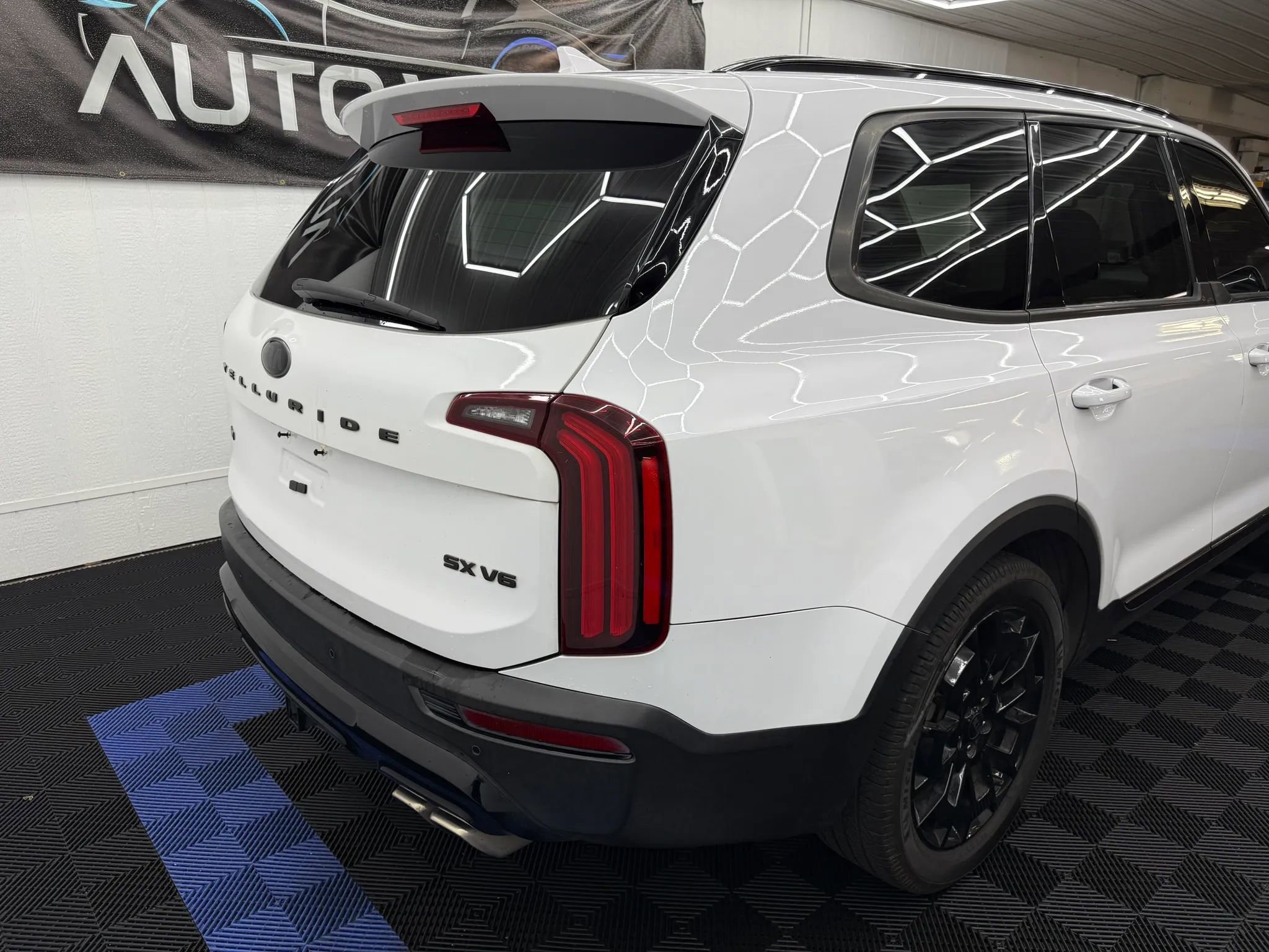 Used 2021 Kia Telluride SX w/ Nightfall Edition Package AWD/4WD image 3