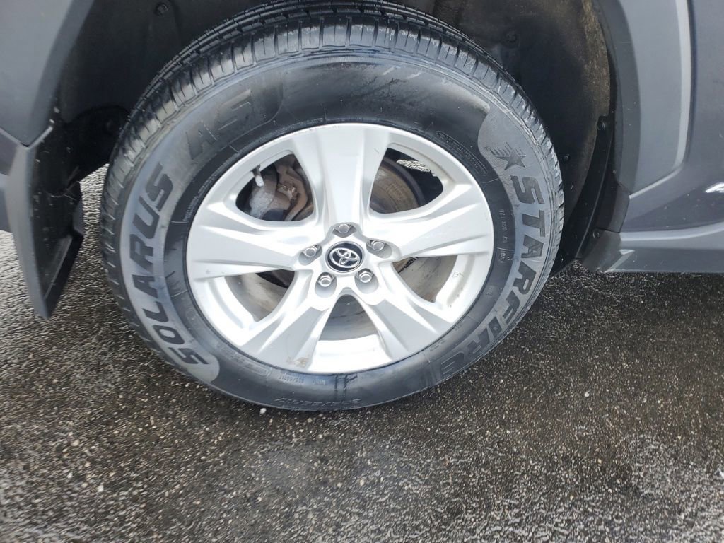 Used 2021 Toyota RAV4 XLE image 12