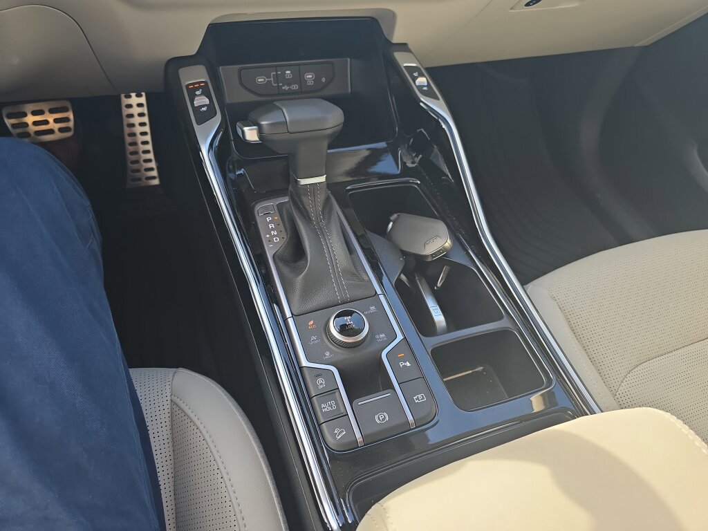 Used 2025 Kia Sorento SX image 13