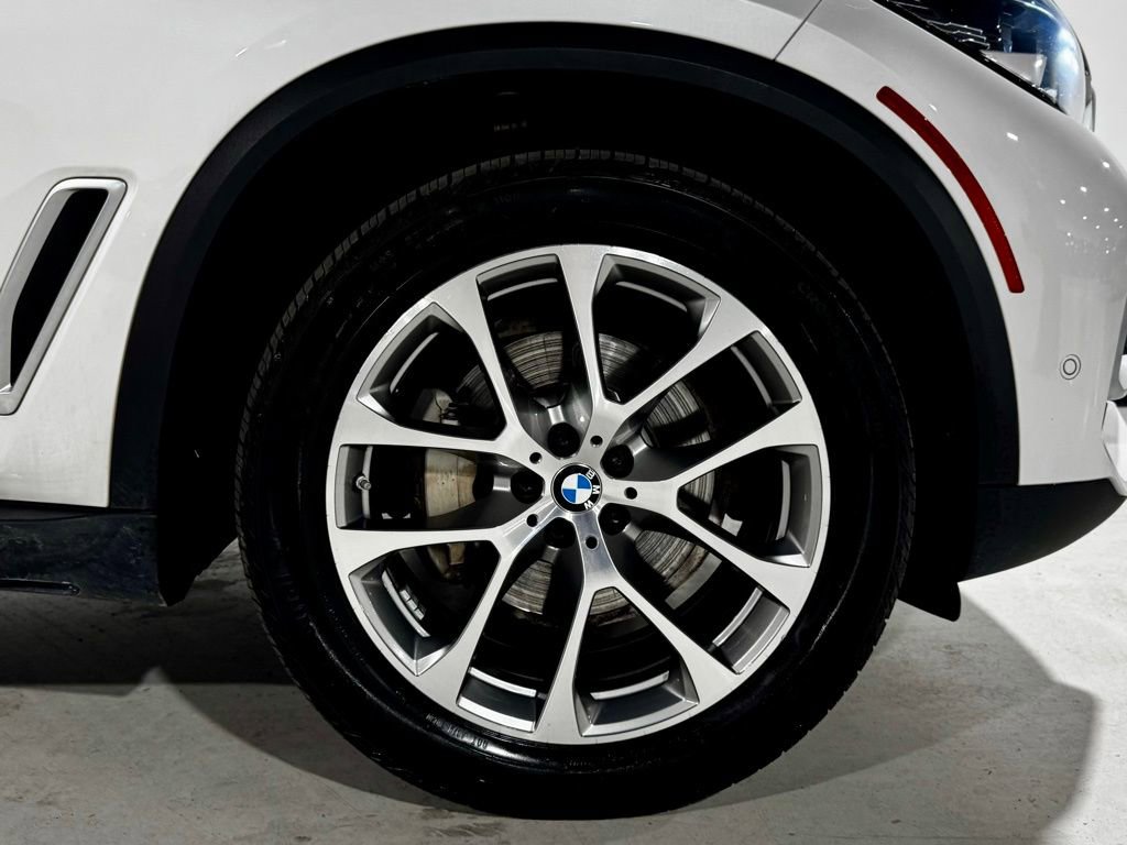 Used 2023 BMW X5 xDrive40i w/ Premium Package image 32
