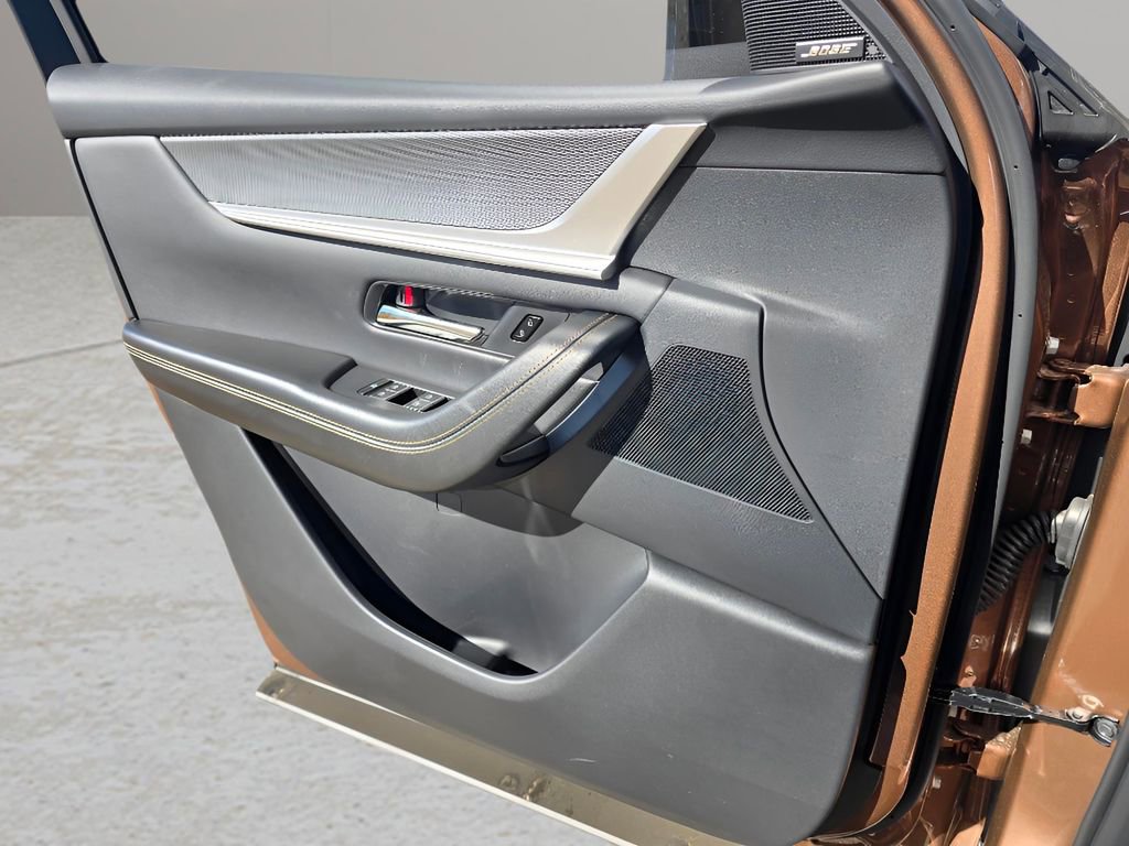 New 2025 MAZDA CX-70 Plug-In Hybrid w/ Premium Pkg image 17