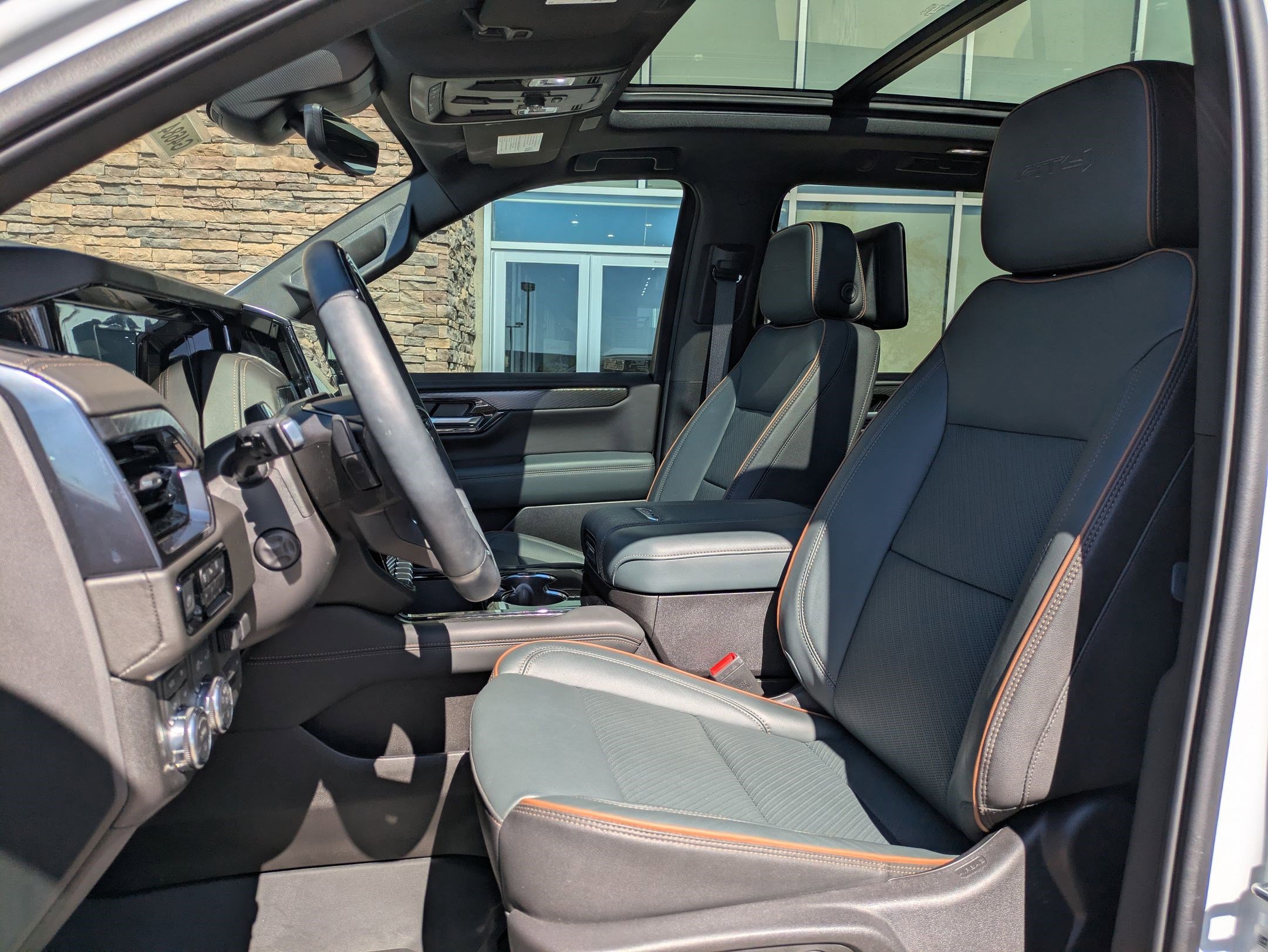 Certified 2025 GMC Yukon XL AT4 w/ AT4 Premium Plus Package AWD/4WD image 25