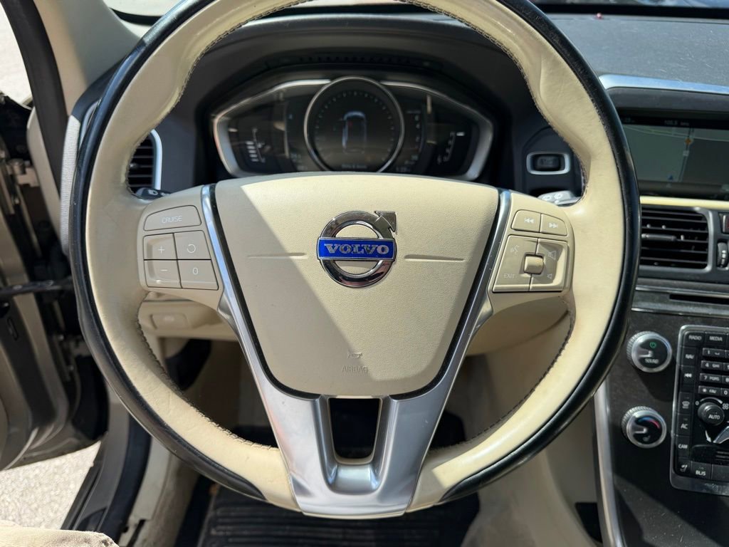 Used 2016 Volvo XC60 T6 w/ Proximity Package image 26