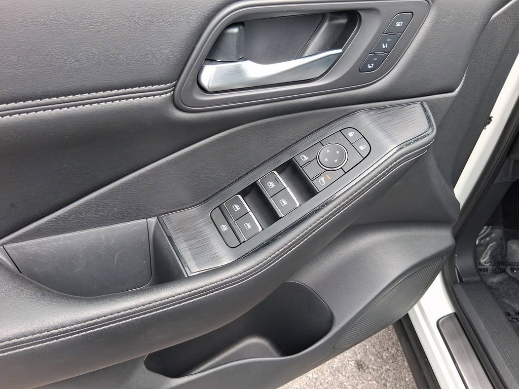 Certified 2023 Nissan Rogue SL w/ SL Premium Package image 17