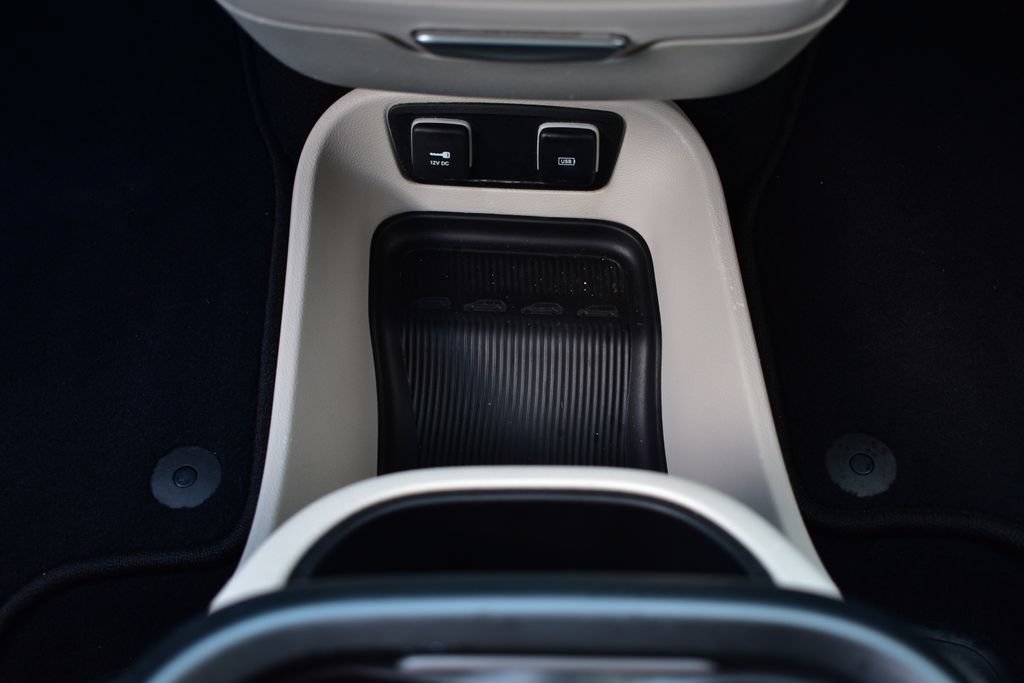 Used 2020 Chrysler Pacifica Limited FWD image 38