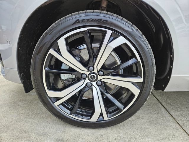 Certified 2023 Volvo XC60 B6 Ultimate w/ Protection Package Premier AWD/4WD image 9