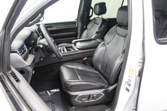 Used 2024 Jeep Wagoneer L Series II w/ Flexible Seating Group RWD image 15