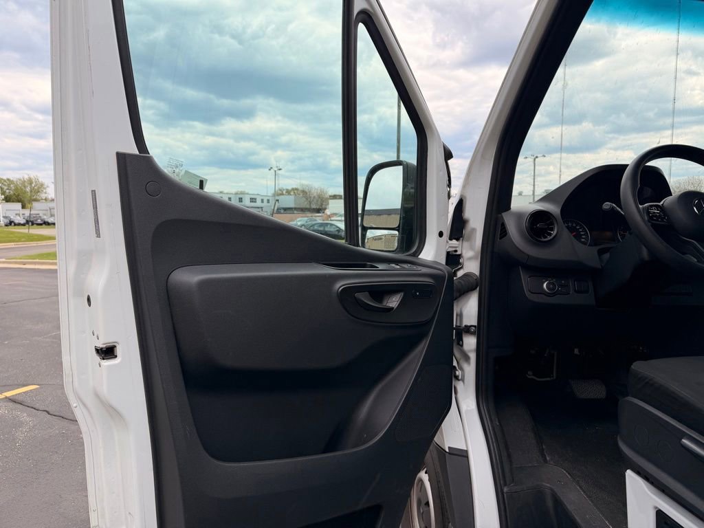 Used 2024 Mercedes-Benz Sprinter 2500 image 13