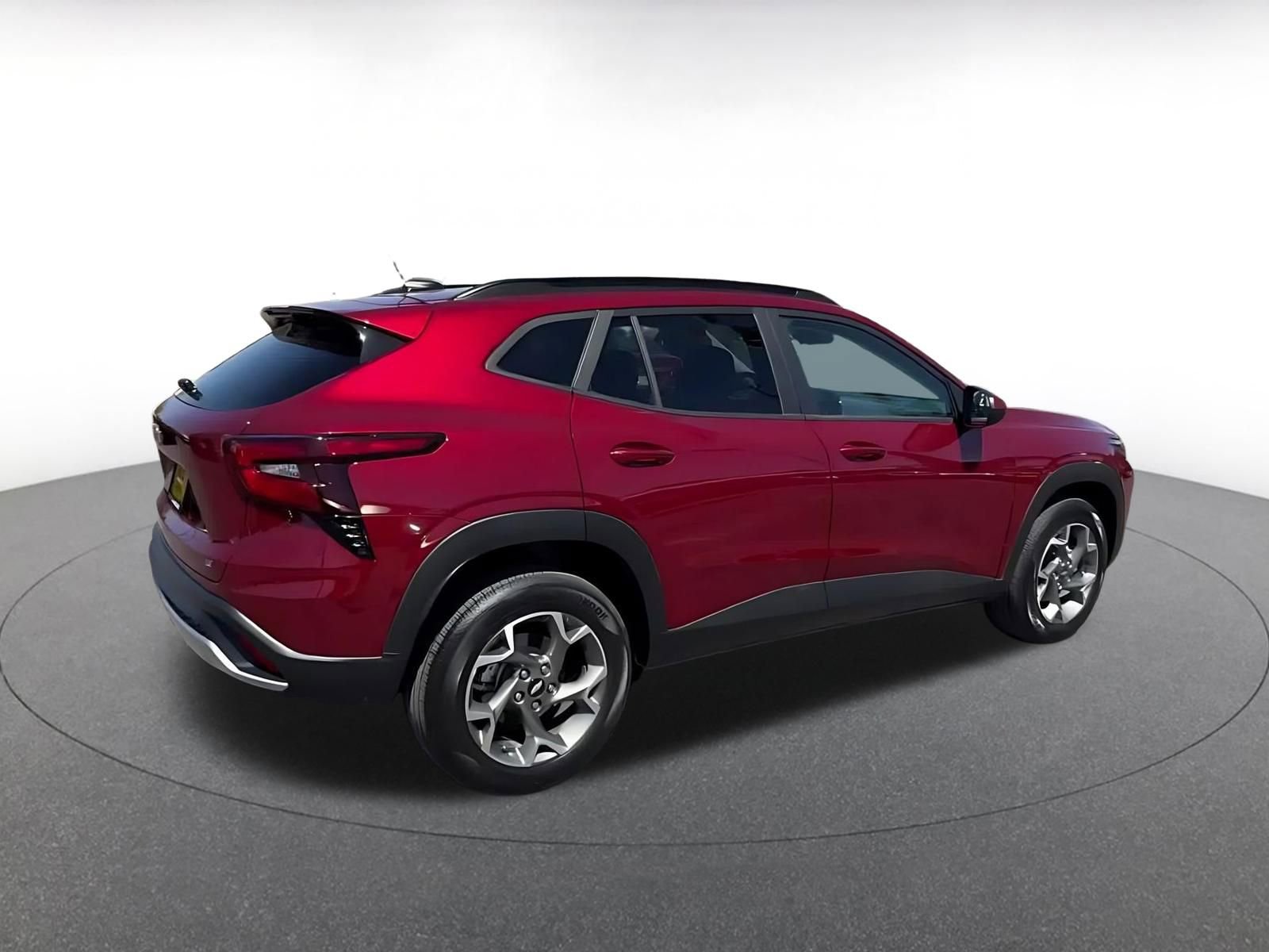 Used 2025 Chevrolet Trax LT FWD image 14