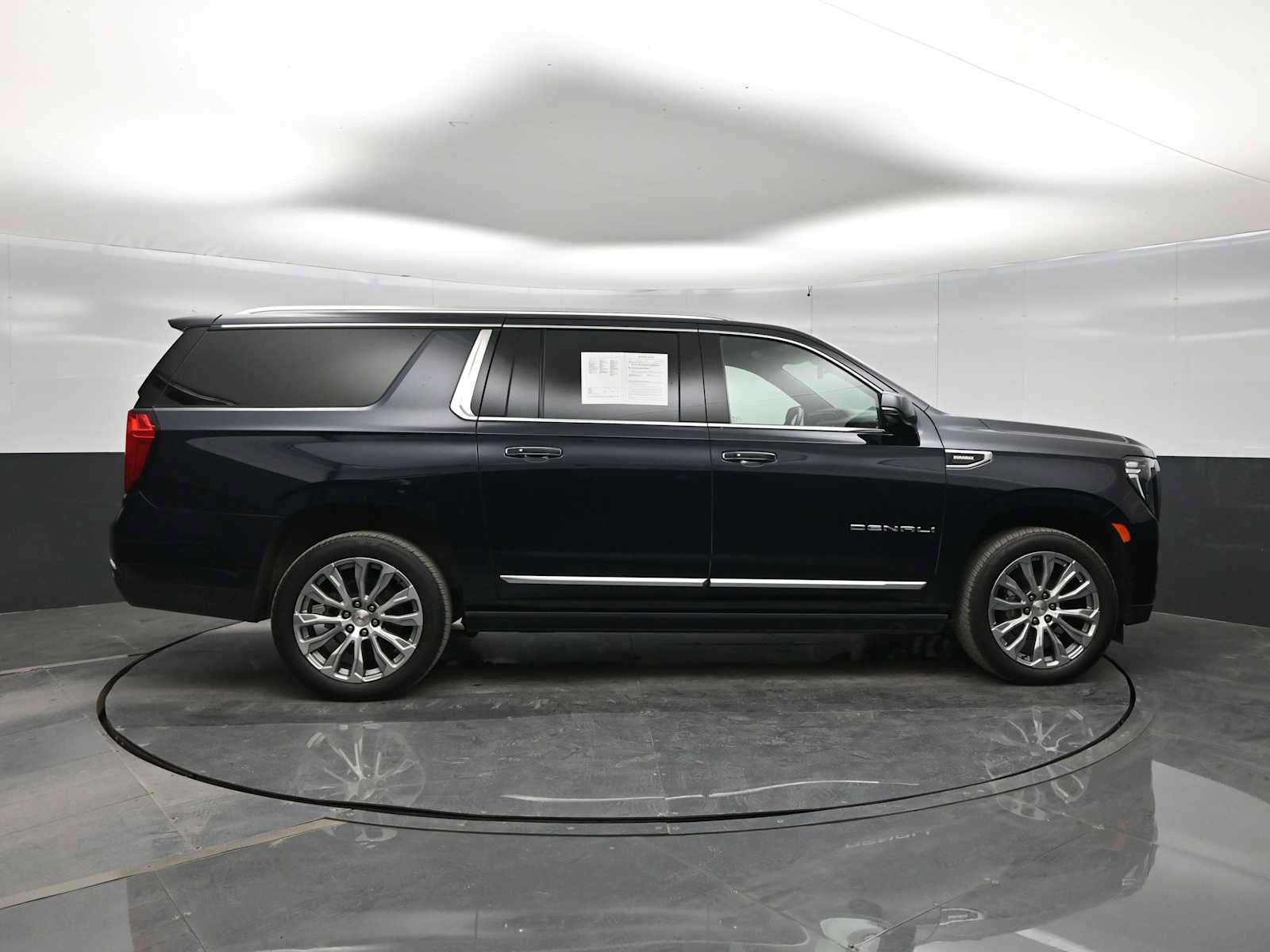 Used 2023 GMC Yukon XL Denali w/ Max Trailering Package AWD/4WD image 9