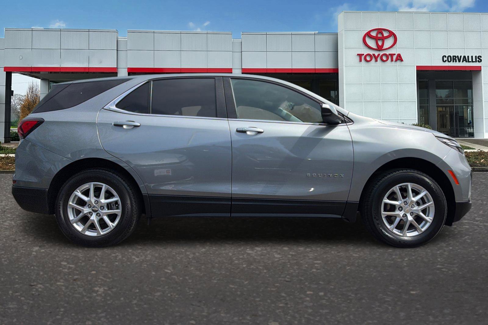 Used 2024 Chevrolet Equinox LT AWD/4WD image 3