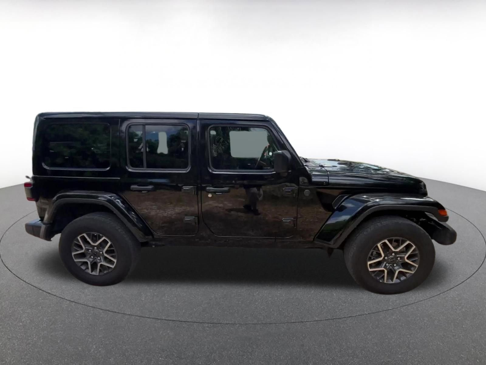 Used 2025 Jeep Wrangler Unlimited Sahara AWD/4WD image 16