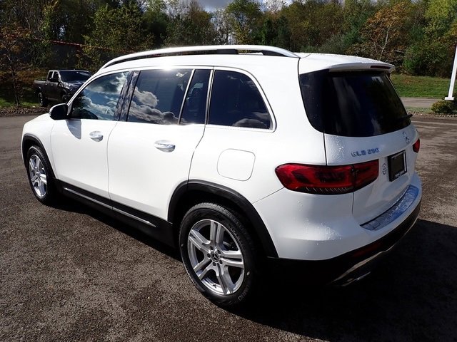 Used 2022 Mercedes-Benz GLB 250 4MATIC w/ Premium Package Lite image 3