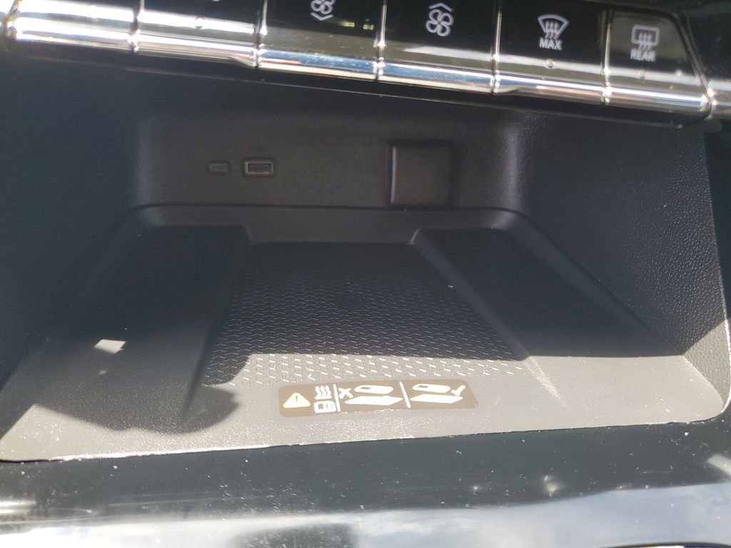 Used 2025 Chevrolet Traverse LT w/ Midnight/Sport Edition image 27