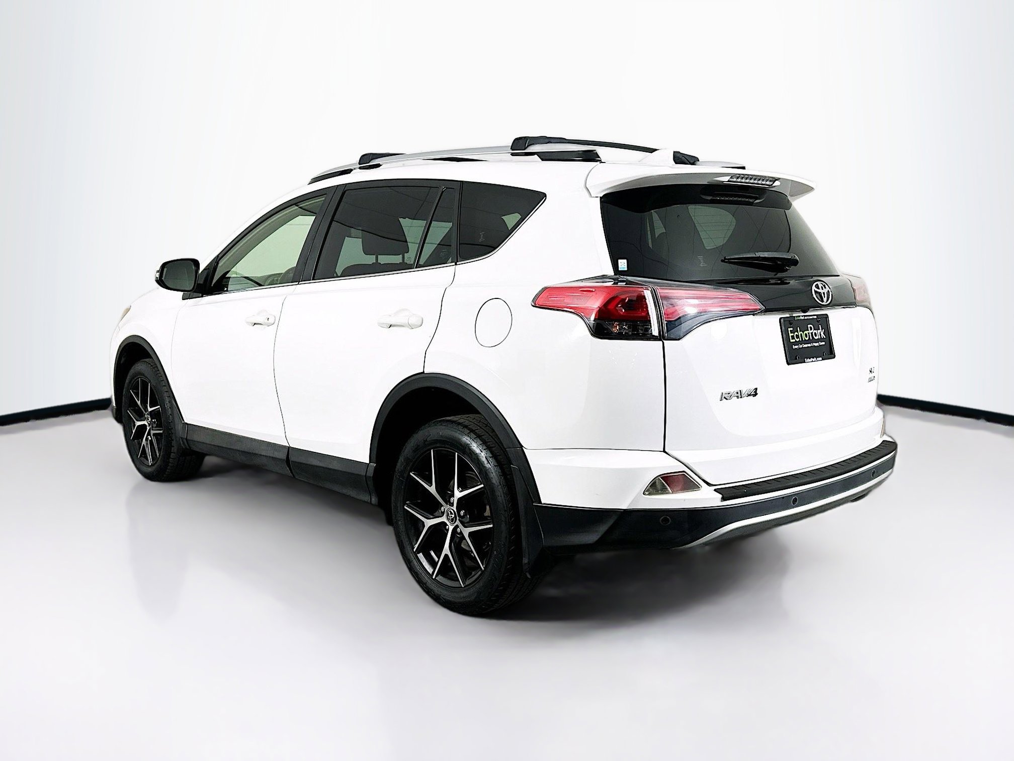 Used 2016 Toyota RAV4 SE image 5