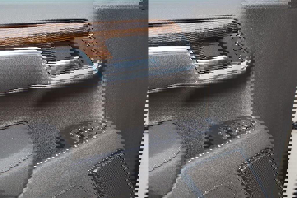 New 2026 GMC Sierra 1500 SLE image 13