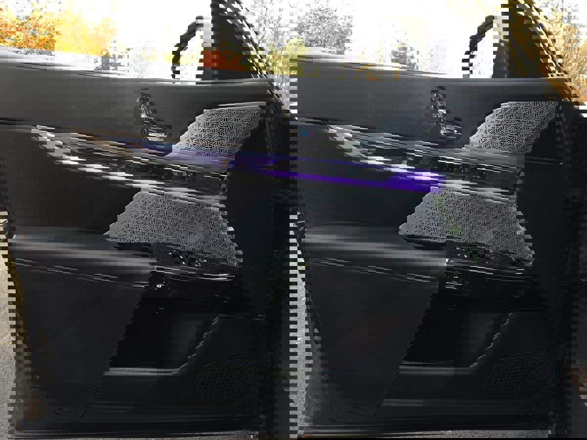 Used 2024 BMW i7 xDrive60 w/ Executive Package image 36