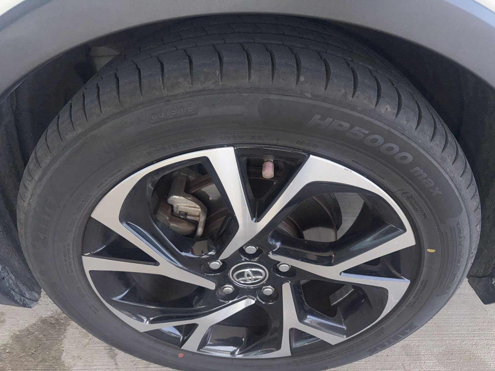 Used 2018 Toyota C-HR XLE image 2