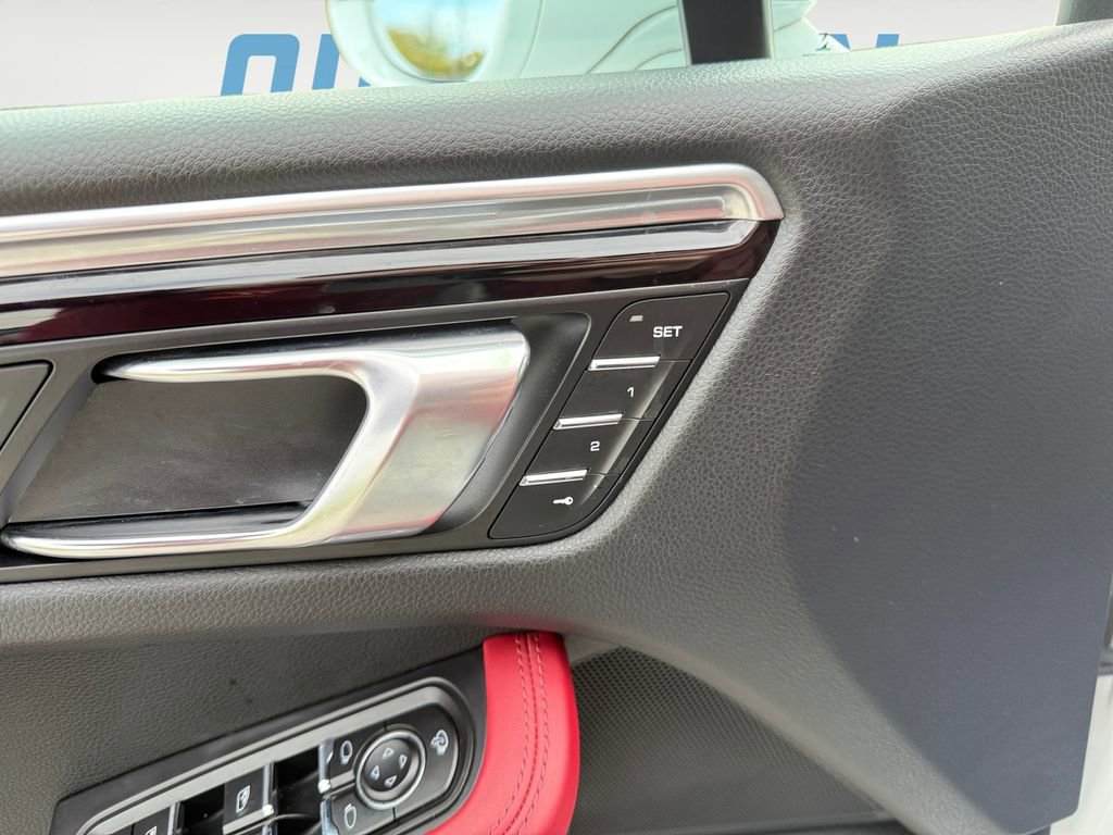 Used 2022 Porsche Macan image 17