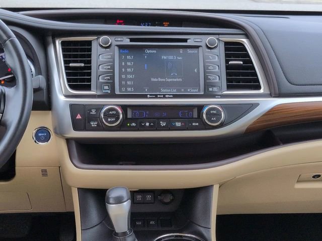 Used 2017 Toyota Highlander Limited AWD/4WD image 18