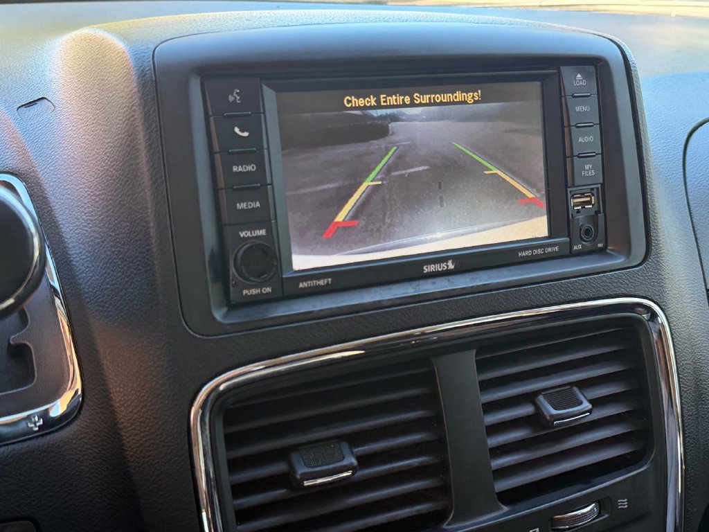 Used 2013 Dodge Grand Caravan SXT w/ Rear Park Assist Pkg FWD image 27