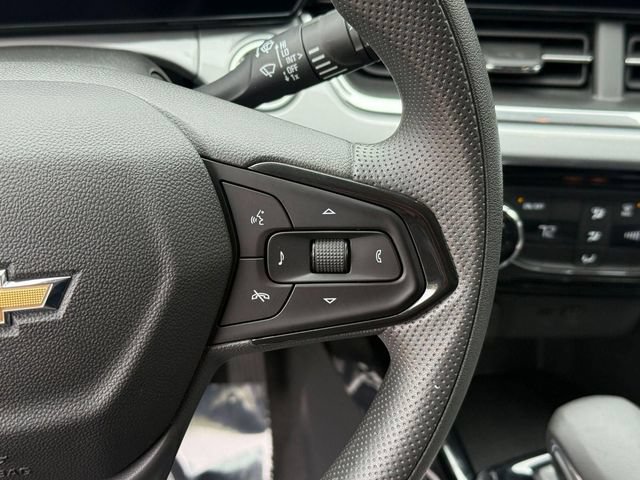 Certified 2025 Chevrolet Trax LT FWD image 20