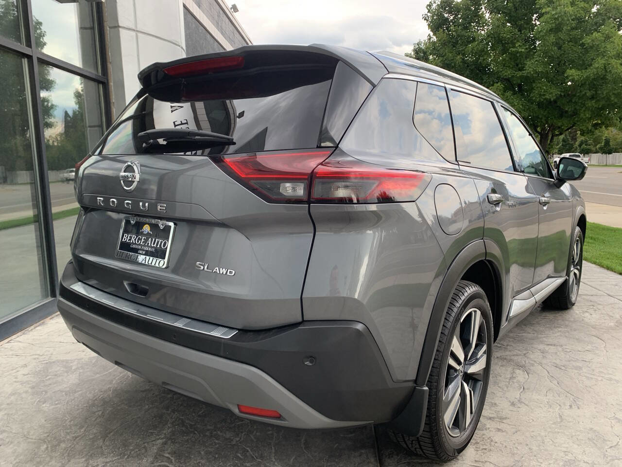 Used 2021 Nissan Rogue SL w/ Premium Package image 5