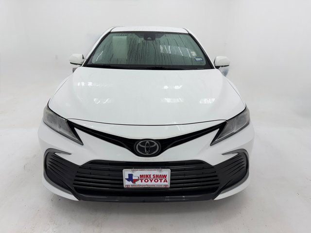 Used 2022 Toyota Camry LE image 3