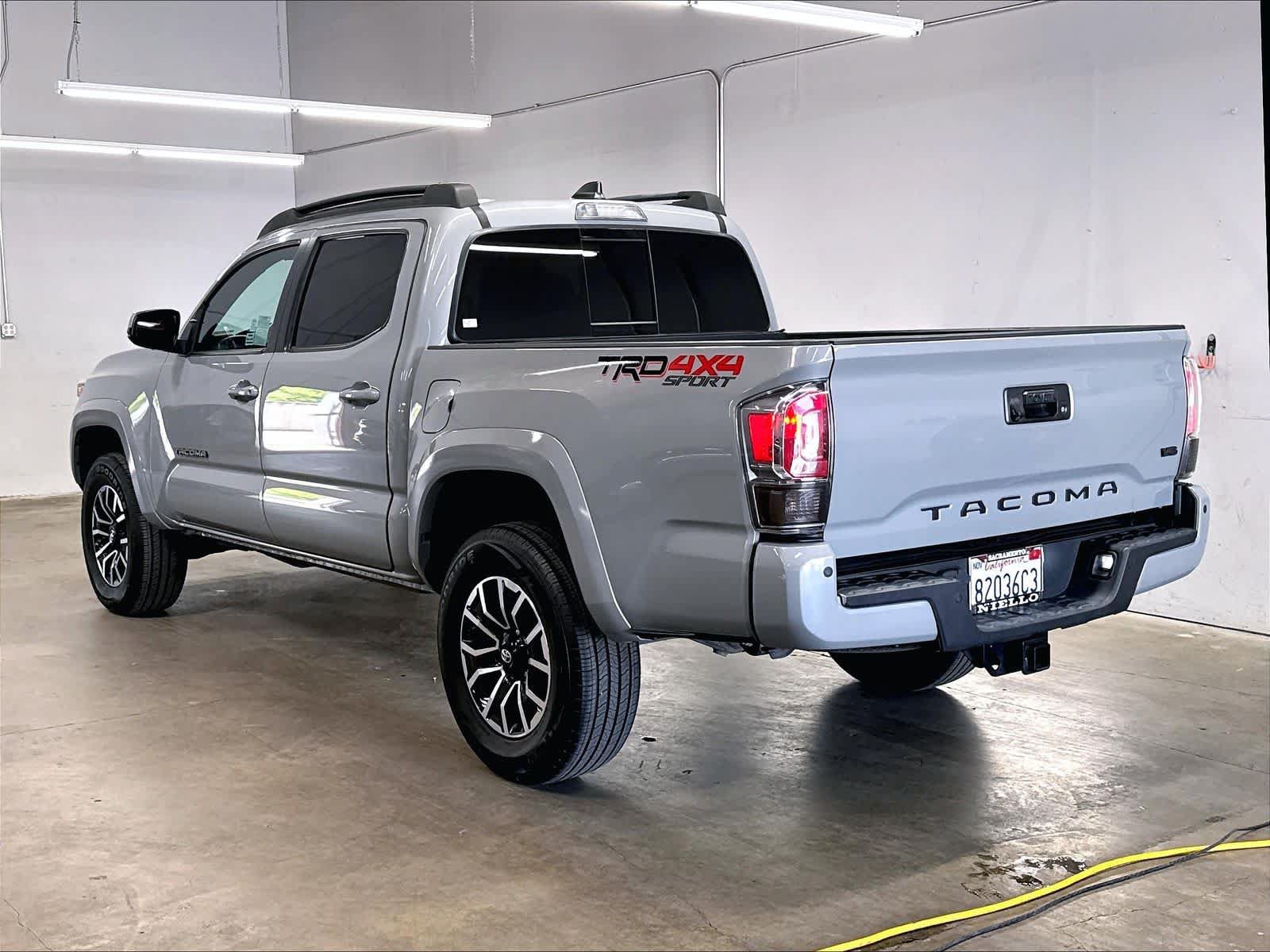 Used 2021 Toyota Tacoma TRD Sport w/ TRD Premium Sport Package AWD/4WD image 13