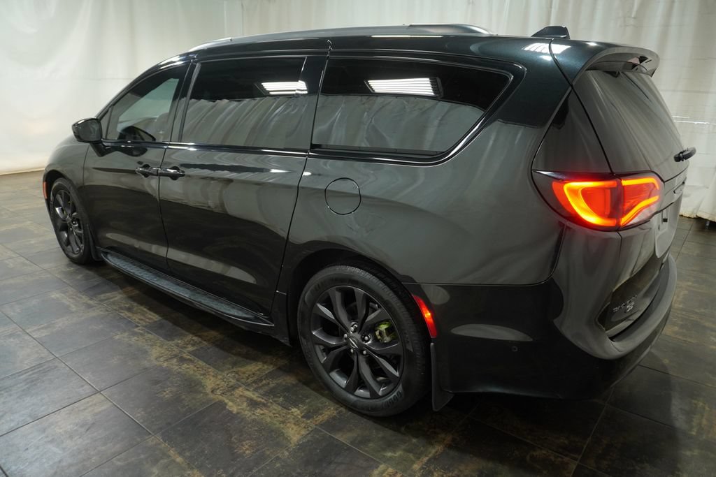Used 2019 Chrysler Pacifica Touring-L FWD image 10