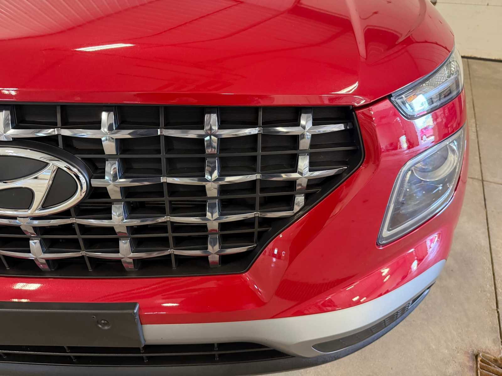 Used 2023 Hyundai Venue SEL FWD image 5