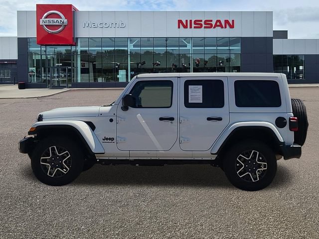 Used 2025 Jeep Wrangler Unlimited Sahara AWD/4WD image 4