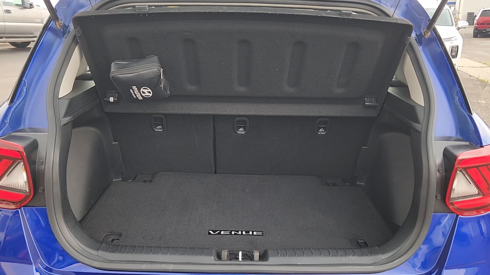 Certified 2022 Hyundai Venue SEL FWD image 18