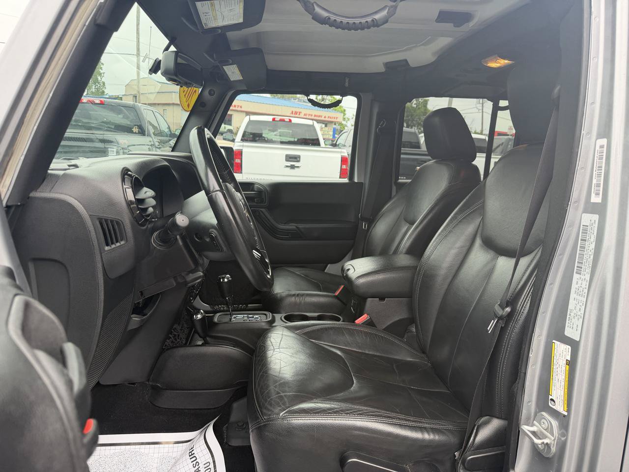 Used 2015 Jeep Wrangler Unlimited Sahara AWD/4WD image 9