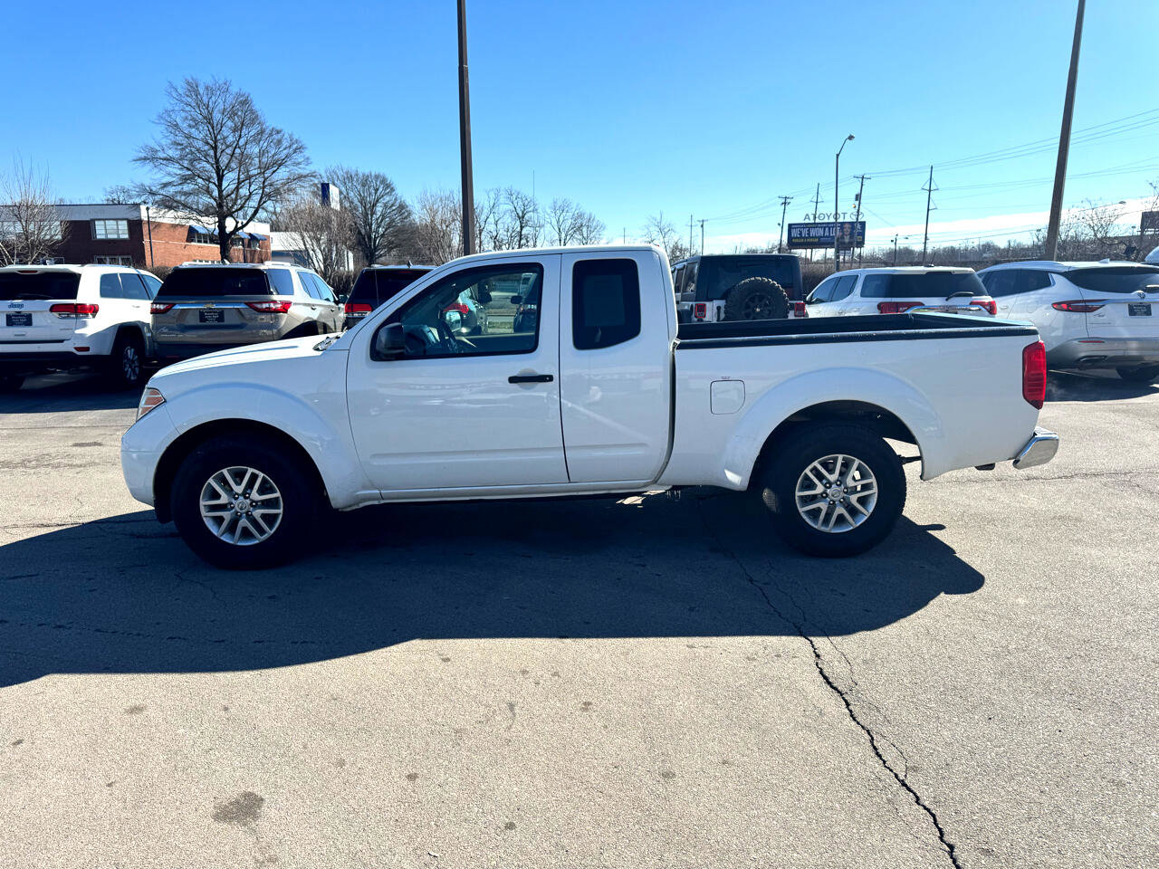 Used 2015 Nissan Frontier SV image 6