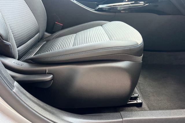 Used 2025 Chevrolet Trax LT w/ LT Convenience Package image 22