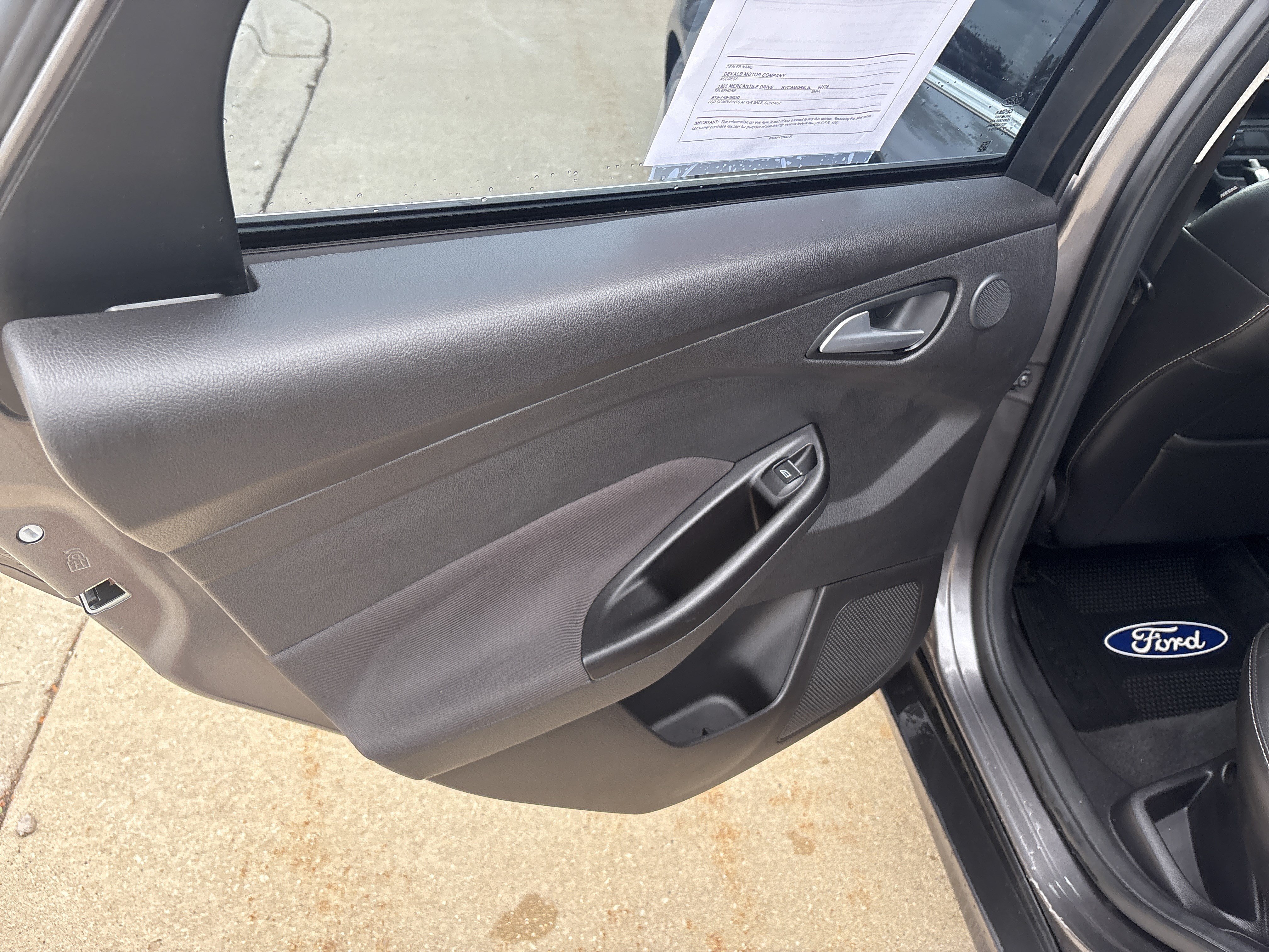 Used 2013 Ford Focus Titanium w/ Titanium Handling Pkg FWD image 14