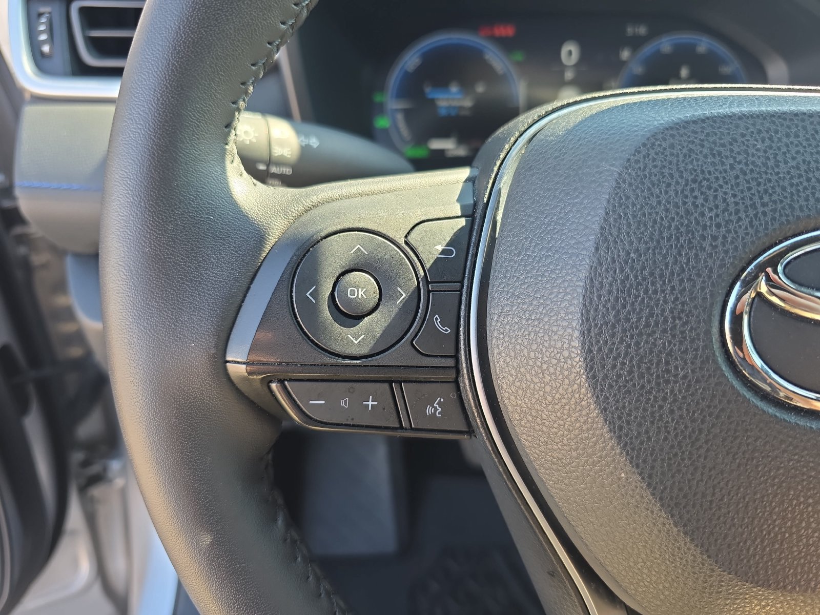 Used 2024 Toyota RAV4 XSE AWD/4WD image 14