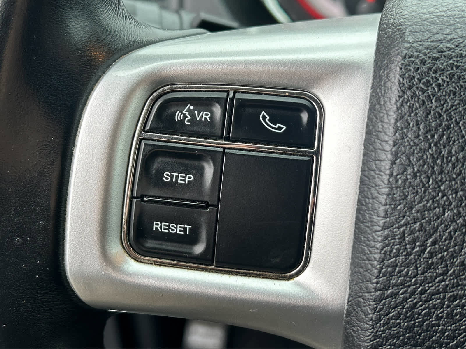 Used 2014 Dodge Grand Caravan SXT w/ UConnect Hands-Free Group image 26