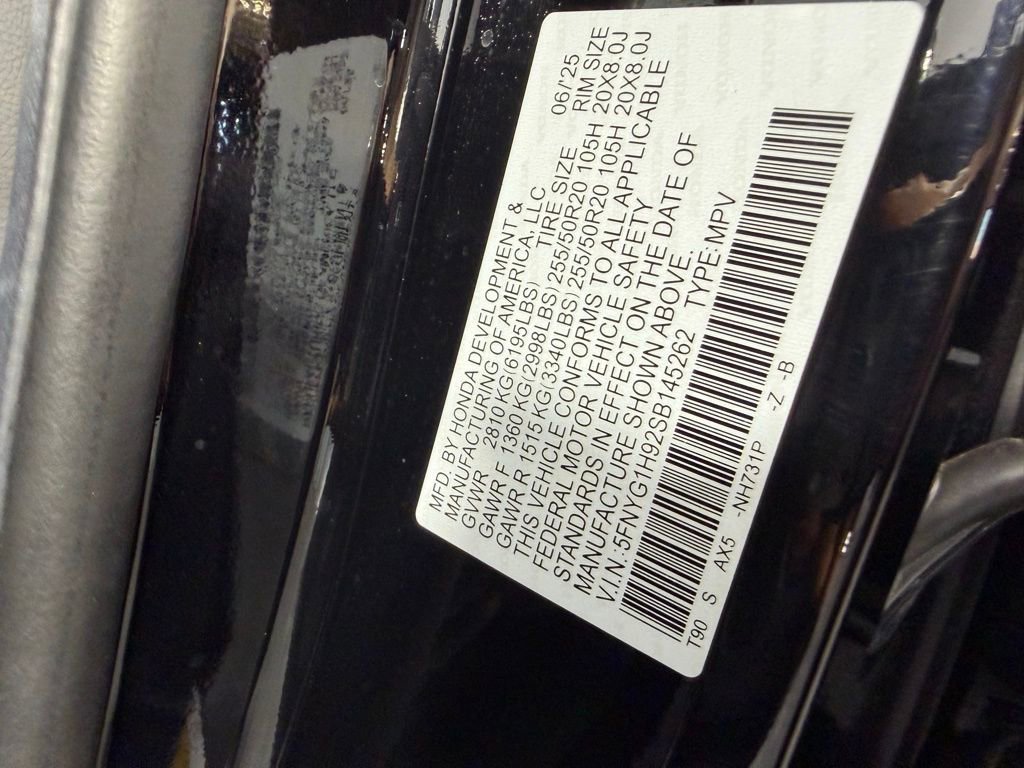 Used 2025 Honda Pilot Black Edition image 39