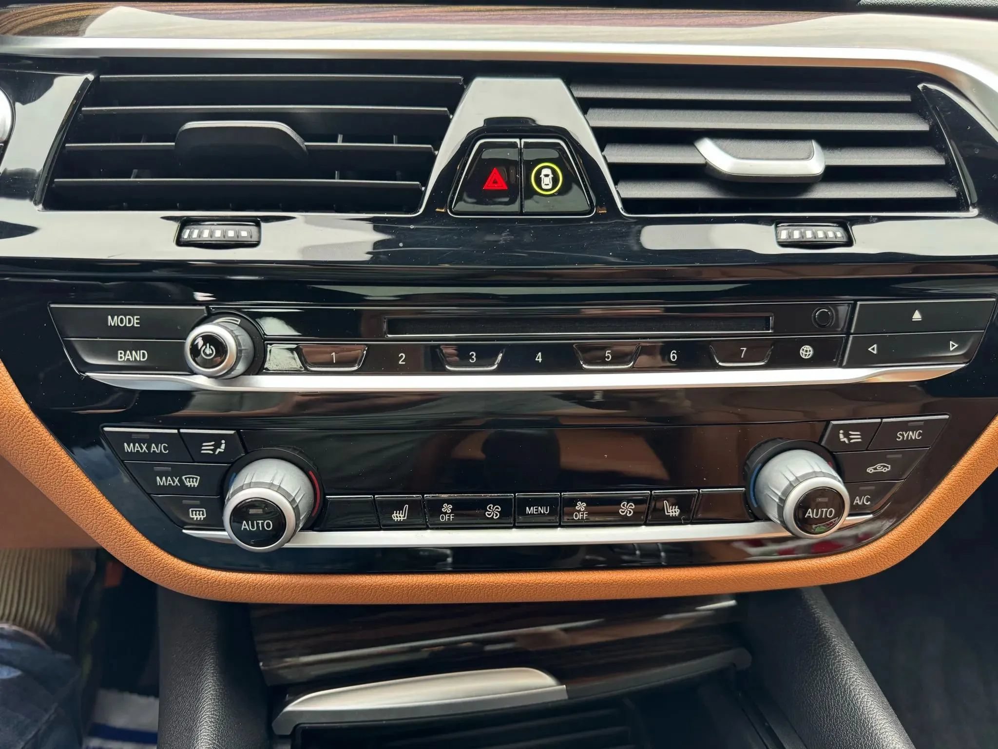 Used 2019 BMW 530i xDrive w/ Convenience Package AWD/4WD image 25