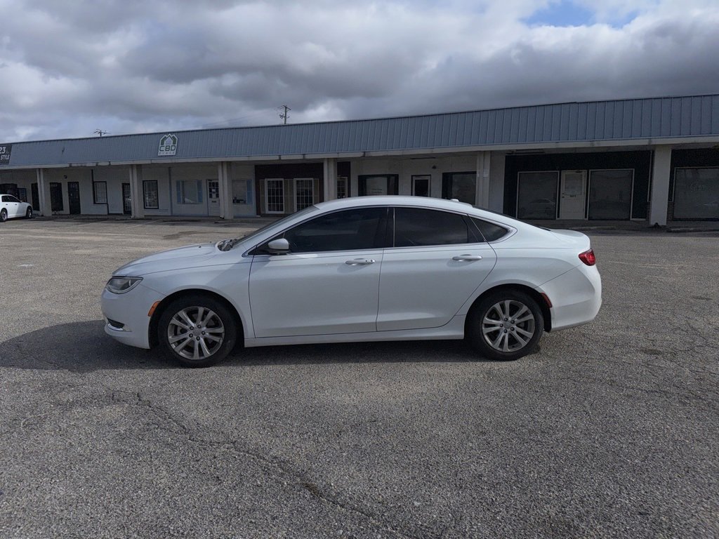 Used 2015 Chrysler 200 Limited w/ Convenience Group image 7