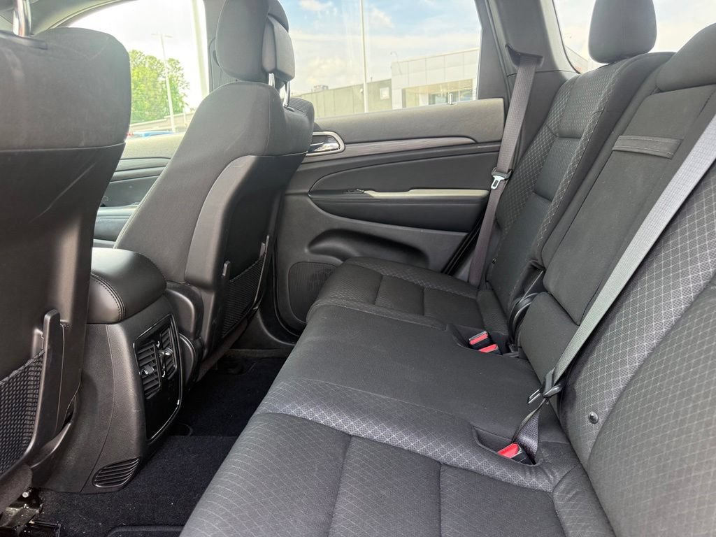 Used 2021 Jeep Grand Cherokee Laredo RWD image 18