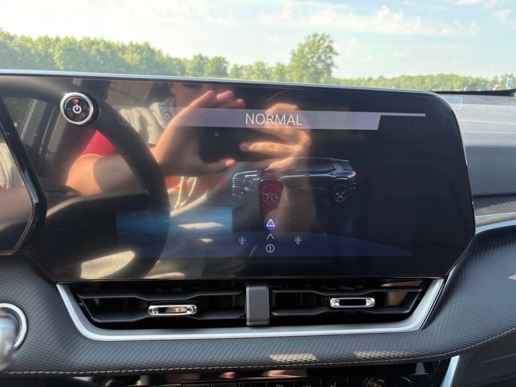 New 2027 Chevrolet Equinox LT w/ Convenience Package II FWD image 4