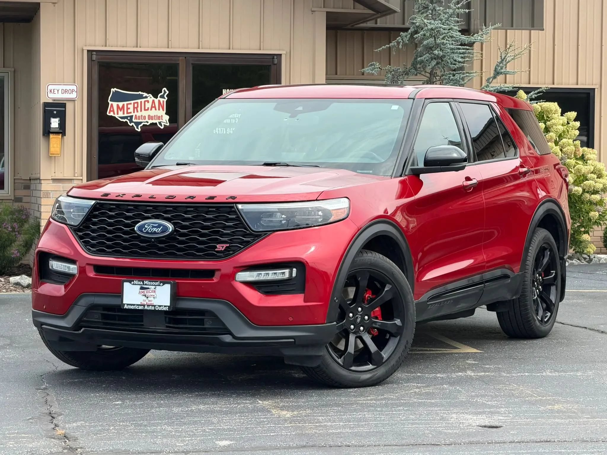Used 2021 Ford Explorer ST w/ ST Street Pack AWD/4WD image 2