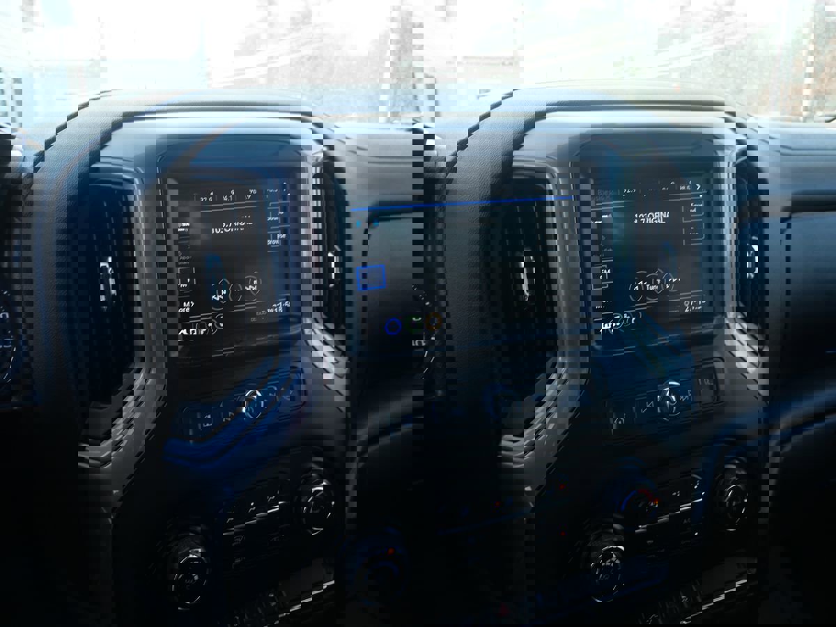 Used 2020 Chevrolet Silverado 1500 Custom w/ Custom Value Package image 12