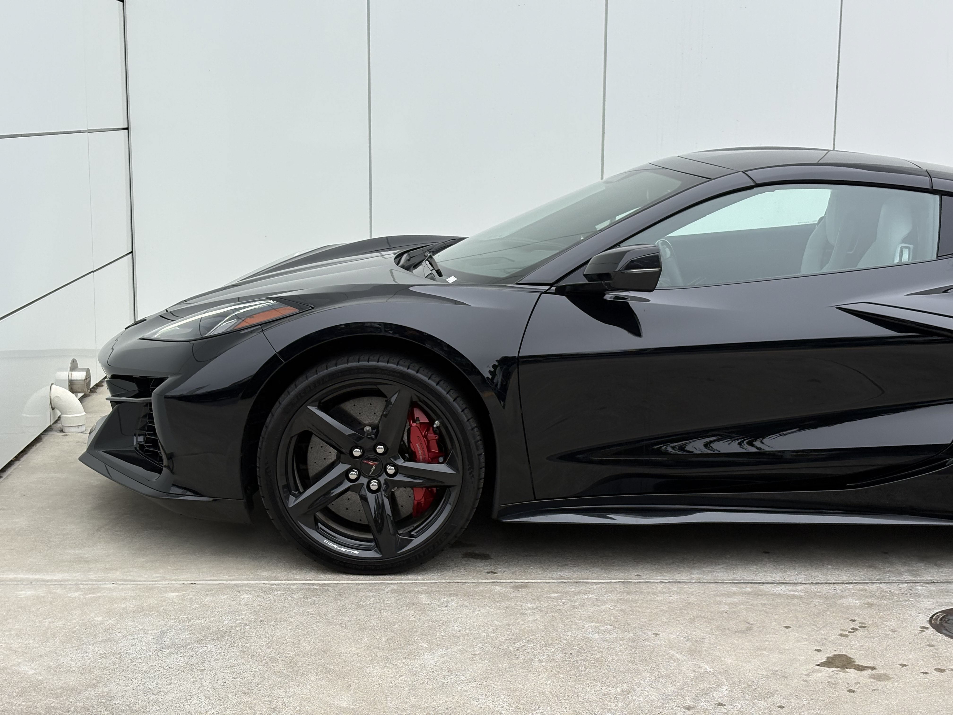 Used 2025 Chevrolet Corvette E-Ray w/ Stealth Interior Trim Package AWD/4WD image 5