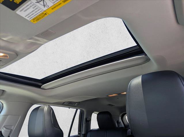 Used 2021 Toyota Highlander XLE FWD image 16