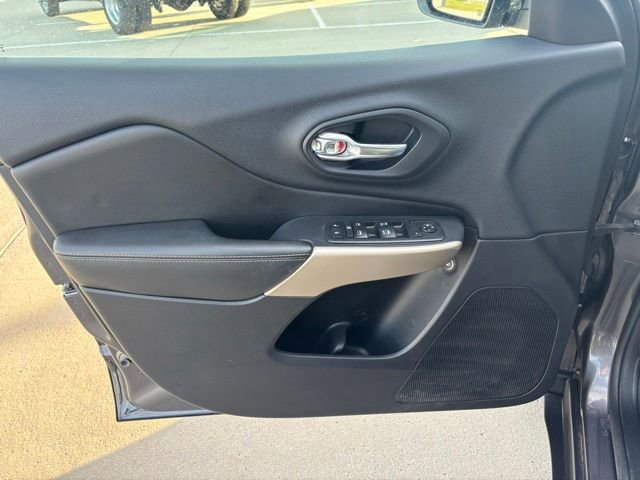 Used 2018 Jeep Cherokee Limited image 16